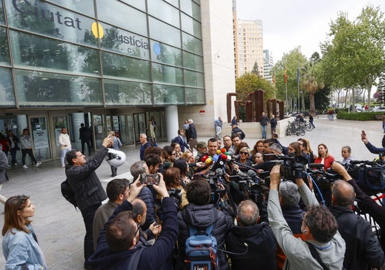 La entrada a la Ciudad de la Justicia este martes, un día después del apagón.