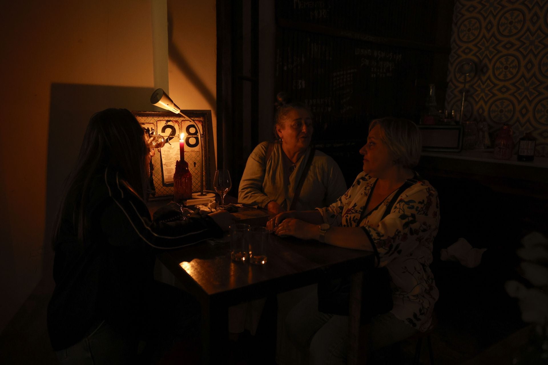 FOTOS | Así se vive un día de apagón en Valencia