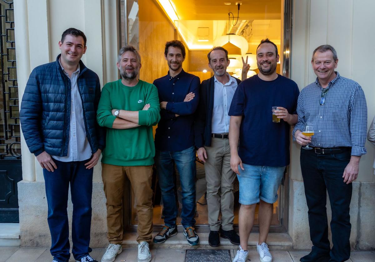 Los invitados a la inauguración de la cervecería de la zona más elegante de Valencia