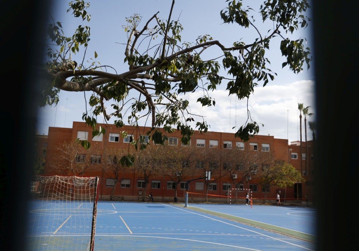 Los colegios e institutos valencianos recuperan el miércoles las clases normales