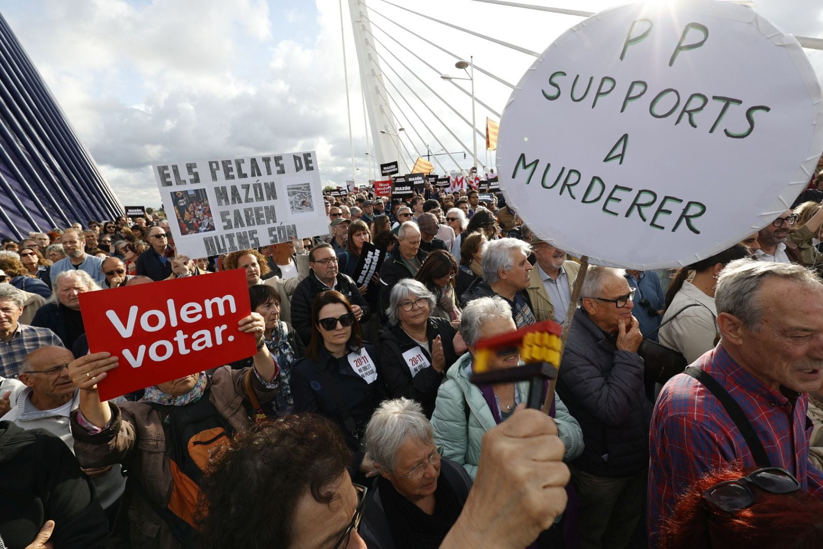 Protesta masiva contra Mazón y la gestión de la dana
