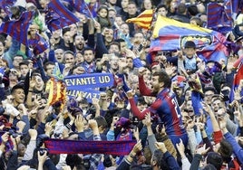 La afición del Levante celebra el ascenso.