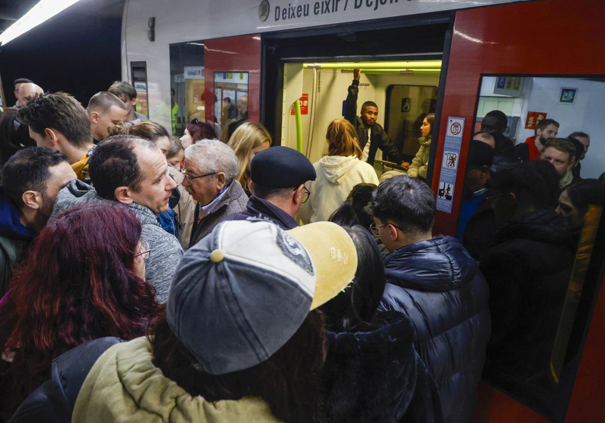 Renfe y Metrovalencia reanudan el servicio en Valencia con menos frecuencia de paso