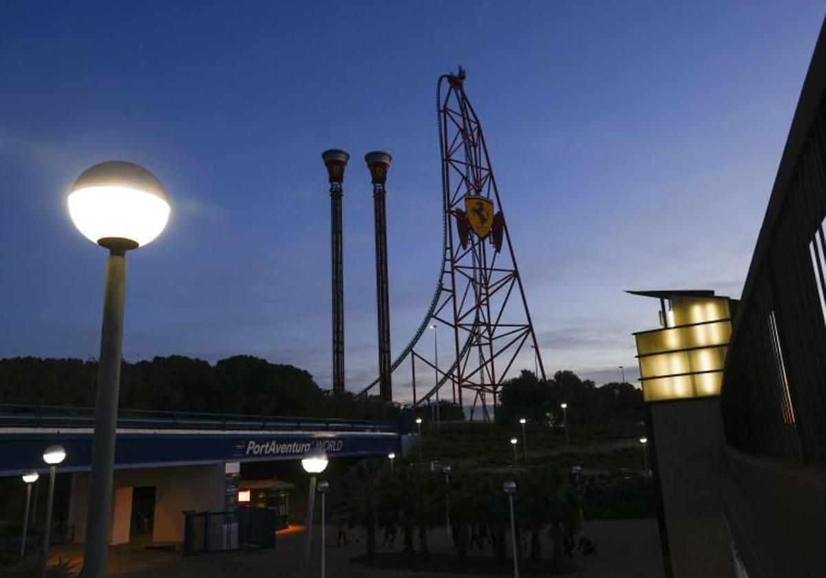 Imagen nocturna de Portaventura.