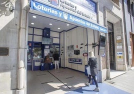 Un cliente en una administración de lotería.