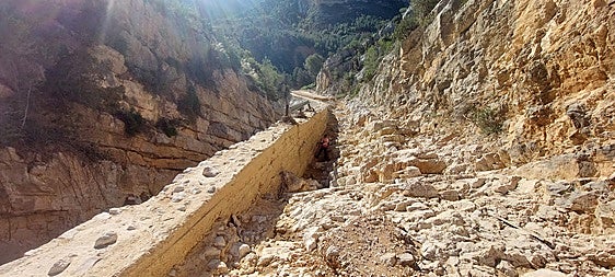 Sendero de Chera afectado por la dana de octubre.