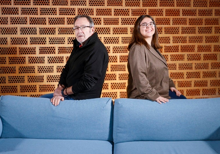 Juanjo y Patricia, en el sofá de LAS PROVINCIAS.