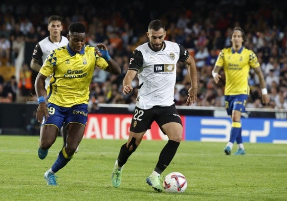 Luis Rioja, ante Las Palmas, en la primera vuelta.