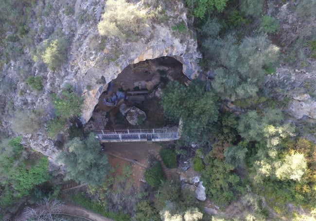Vista aérea de la Cova Negra.
