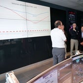 VIsita de la alcaldesa de Valencia, María José, a la sala de control del agua potable.
