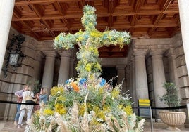 Cruz de mayo del Ayuntamiento de Valencia.