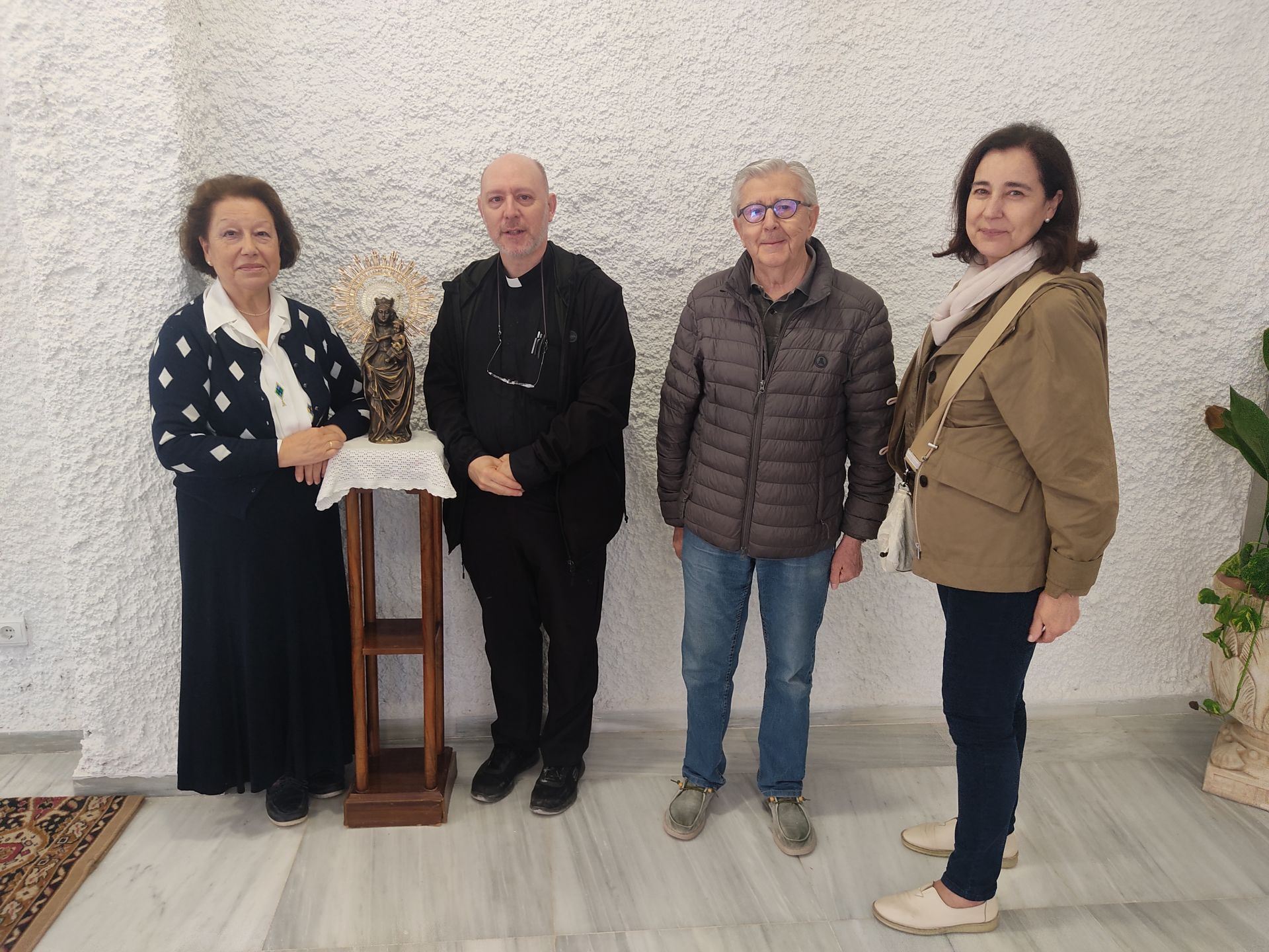 Imagen principal - La iglesia que perdió su Virgen pero no la esperanza