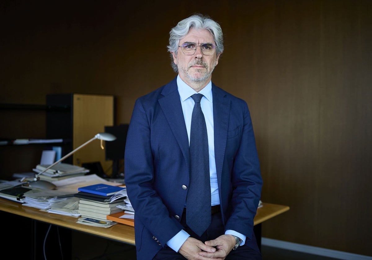 Felipe Carrasco, secretario autonómico de Industria, en su despacho.