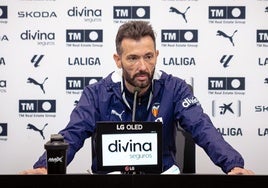 Carlos Corberán, en la sala de prensa de la Ciudad Deportiva de Paterna.