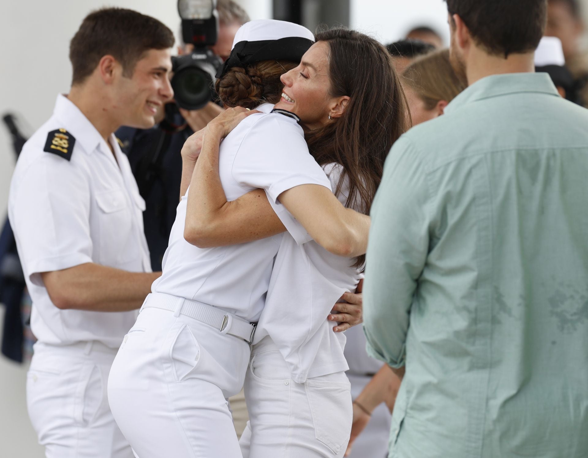 FOTOS | El emocionante reencuentro de Letizia y Leonor en Panamá