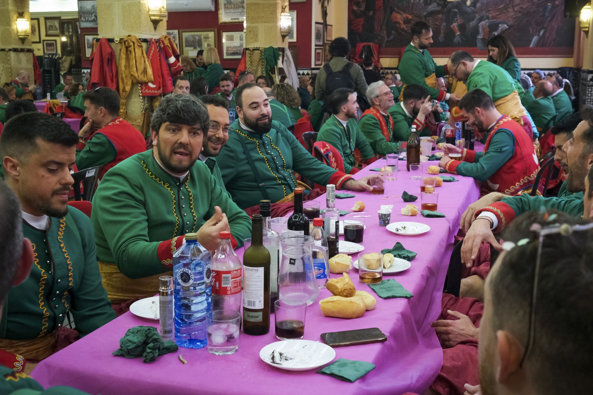 FOTOS | La fiesta de Moros y Cristianos llena el centro de Alcoy