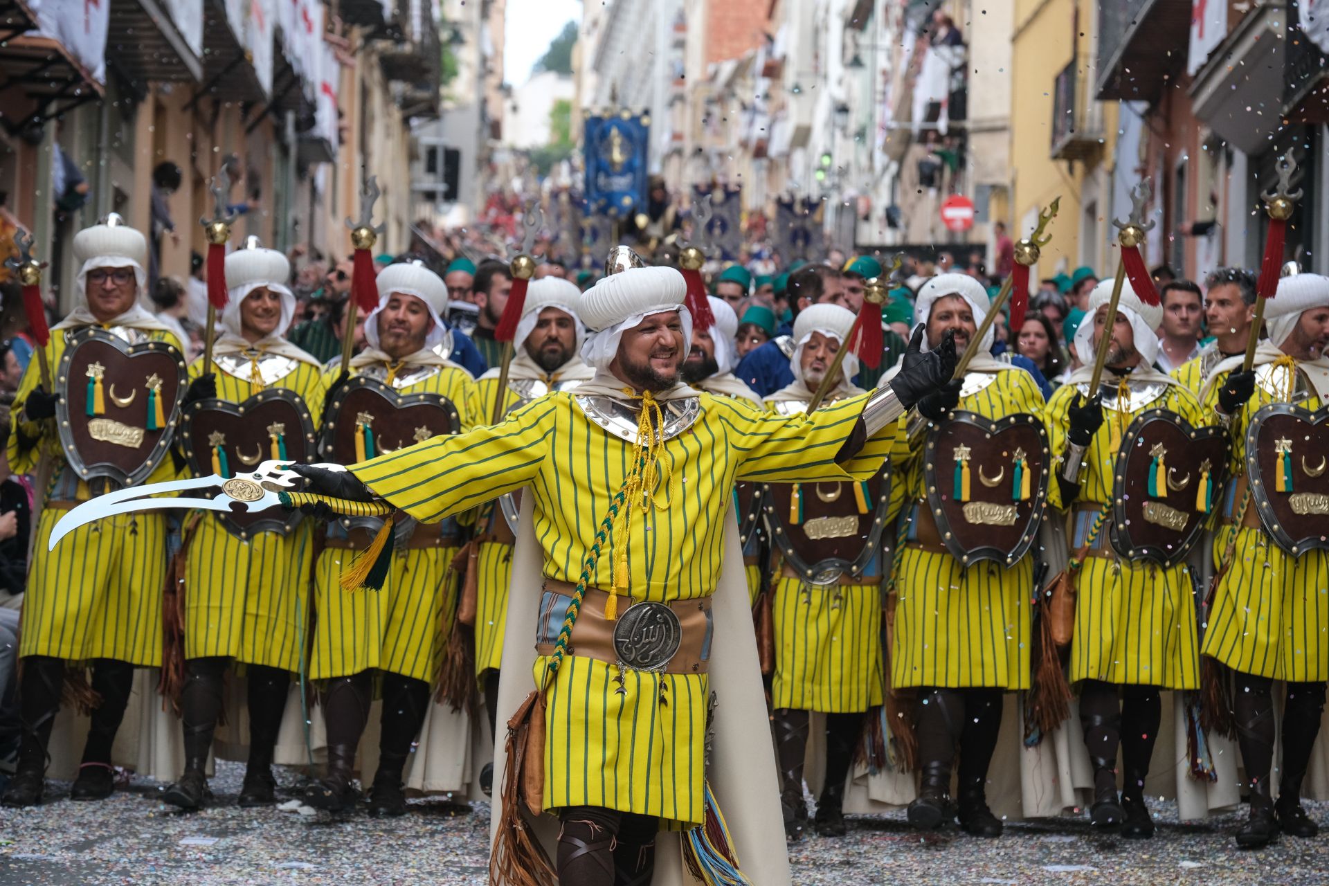 FOTOS | La fiesta de Moros y Cristianos llena el centro de Alcoy