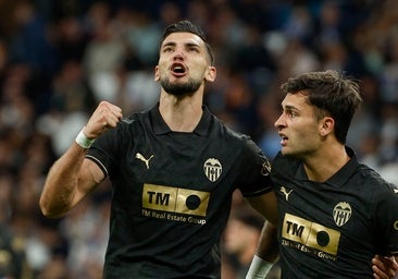Rafa Mir vuelve al once inicial del Valencia y Barrenechea se queda fuera de la convocatoria