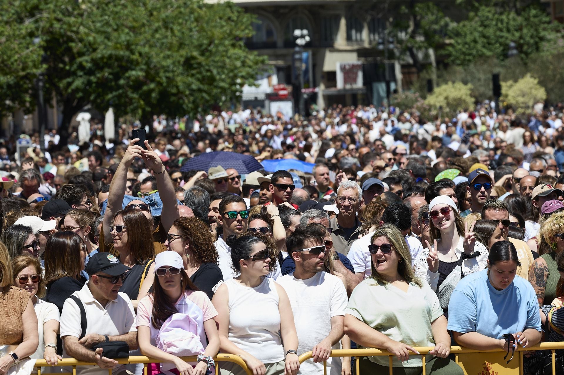 FOTOS | Así ha sido la mascletà del domingo 4 de mayo por el Día de la Madre