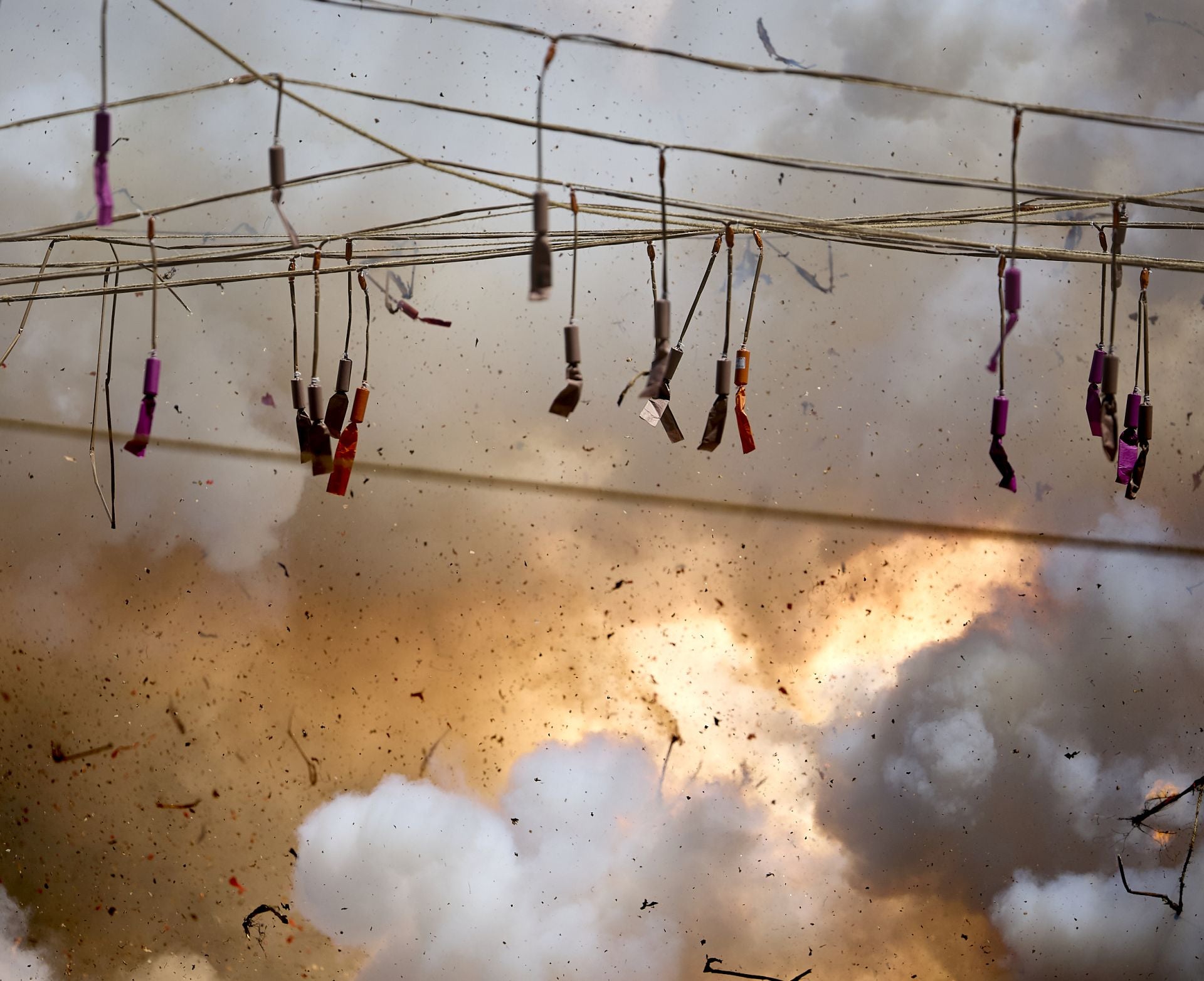 FOTOS | Así ha sido la mascletà del domingo 4 de mayo por el Día de la Madre