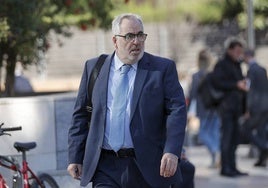 El empresario Vicente Cotino, en las proximidades de la Ciudad de la Justicia.