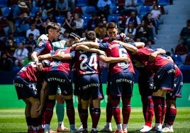 Los jugadores levantinistas en el partido del domingo ante el Tenerife.