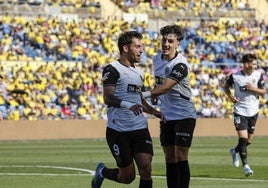 Hugo Duro y Diego López celebran uno de los goles del sábado.
