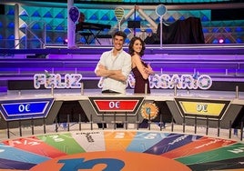 Jorge Fernández y Laura Moure en 'La Ruleta de la Suerte'.