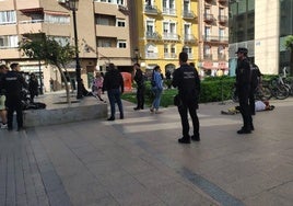 La Policía Nacional y Local, en la zona tras la pelea.