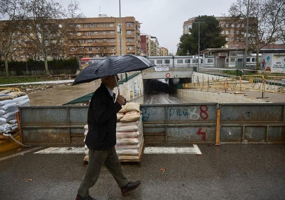 Compuertas en Aldaia junto a un paso inferior.