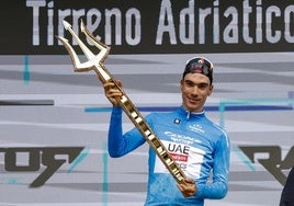 Juan Ayuso, cuando ganó recientemente la Tirreno-Adriático.