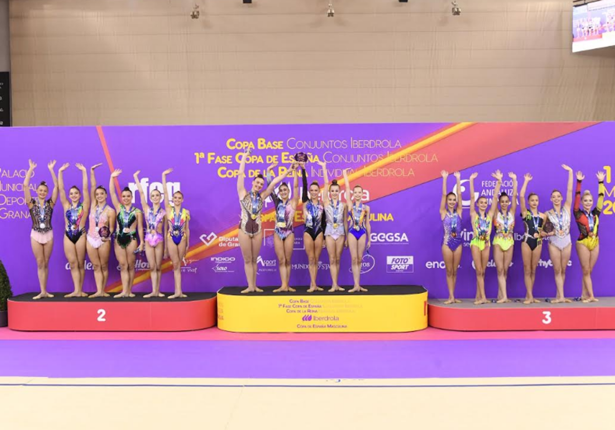 La selección valenciana, en lo alto del podio de la Copa de la Reina.