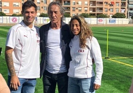 Hugo Duro, junto a Ricardo Arias y Kerlly Real, ayer en el Mundial 82.