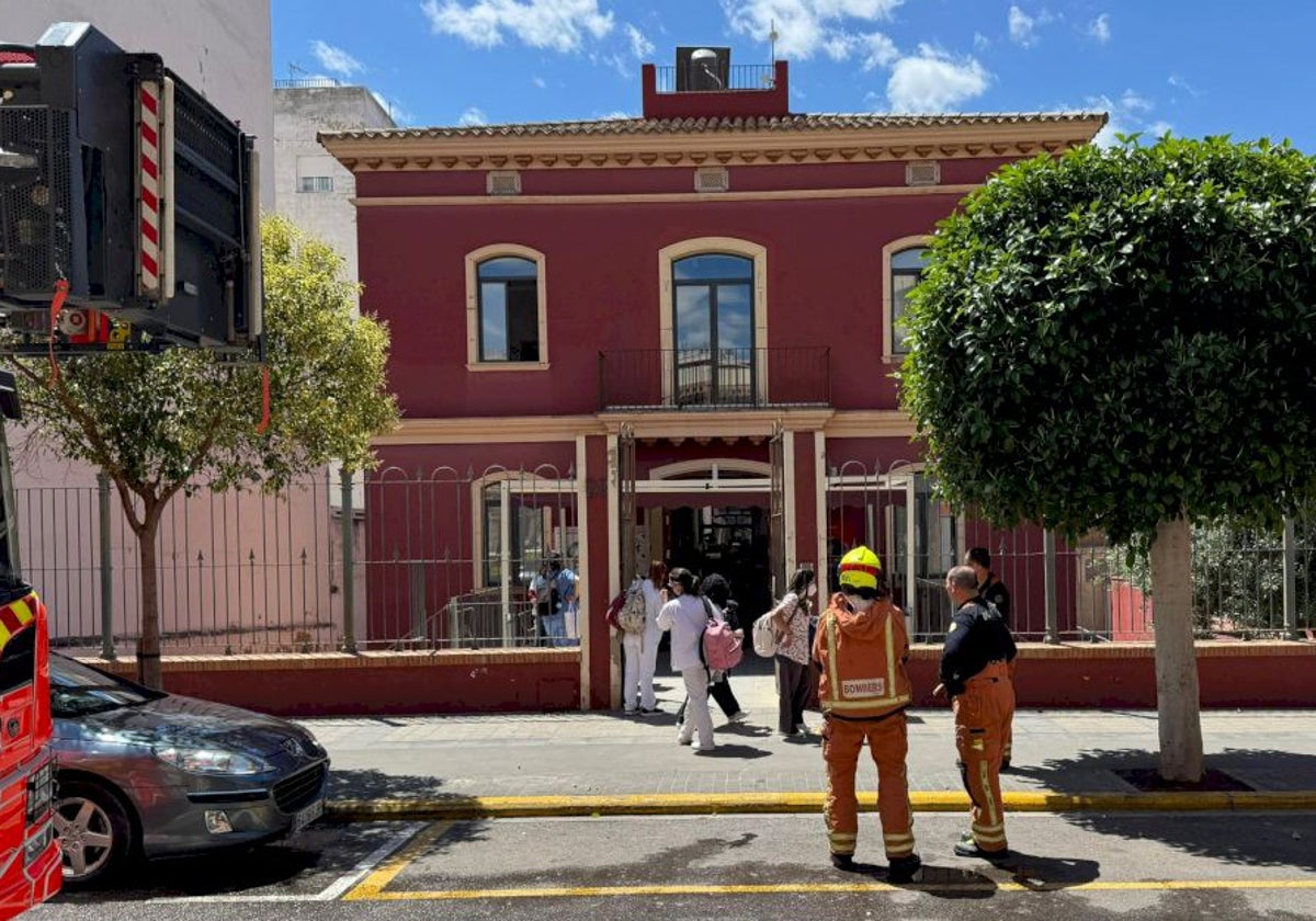 Incendio en un centro de salud de Paterna obliga a su desalojo