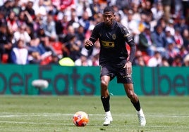 Mosquera, en un partido con el Valencia.