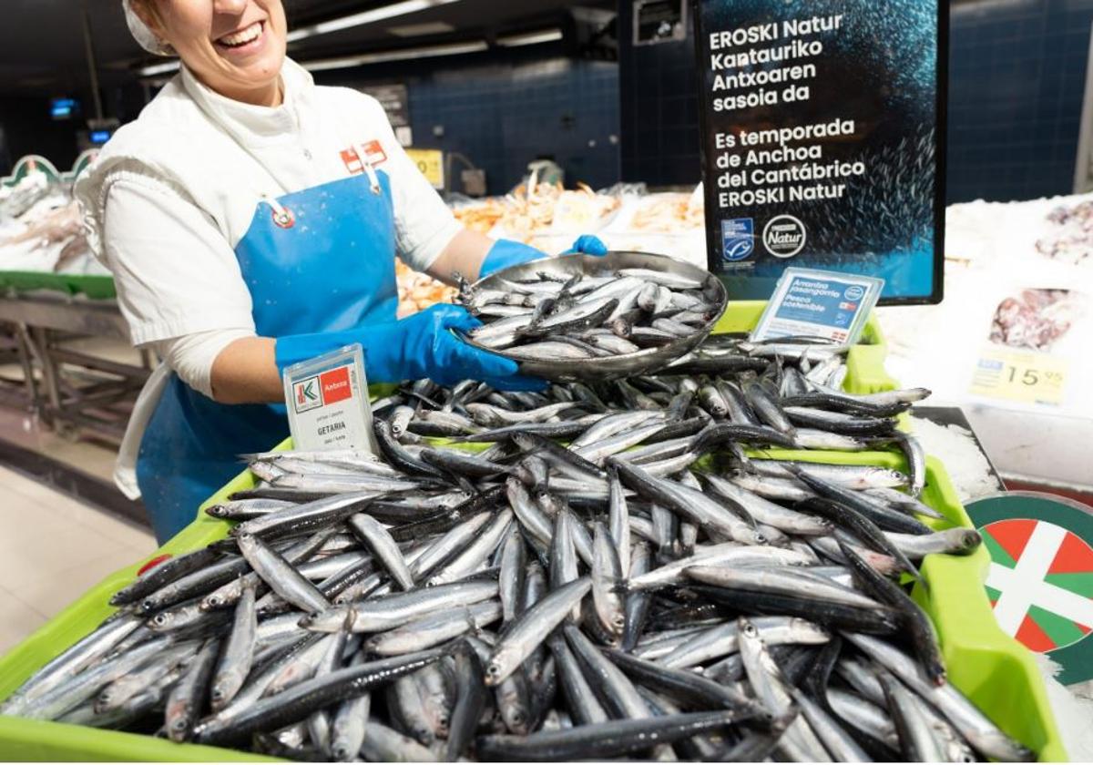 Anchoas en un supermercado Eroski.