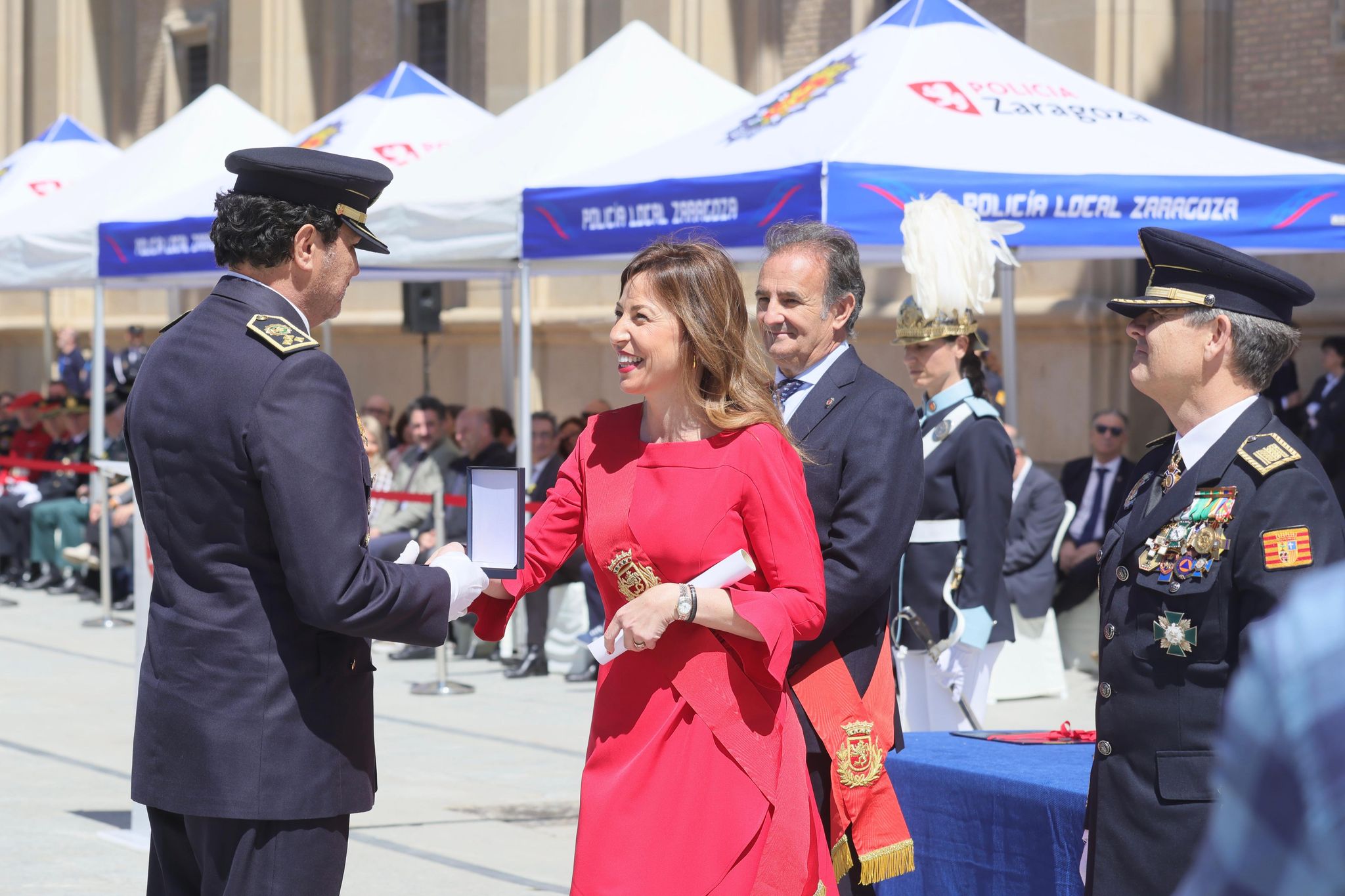 La Policía Local de Valencia recibe la medalla de plata de Zaragoza