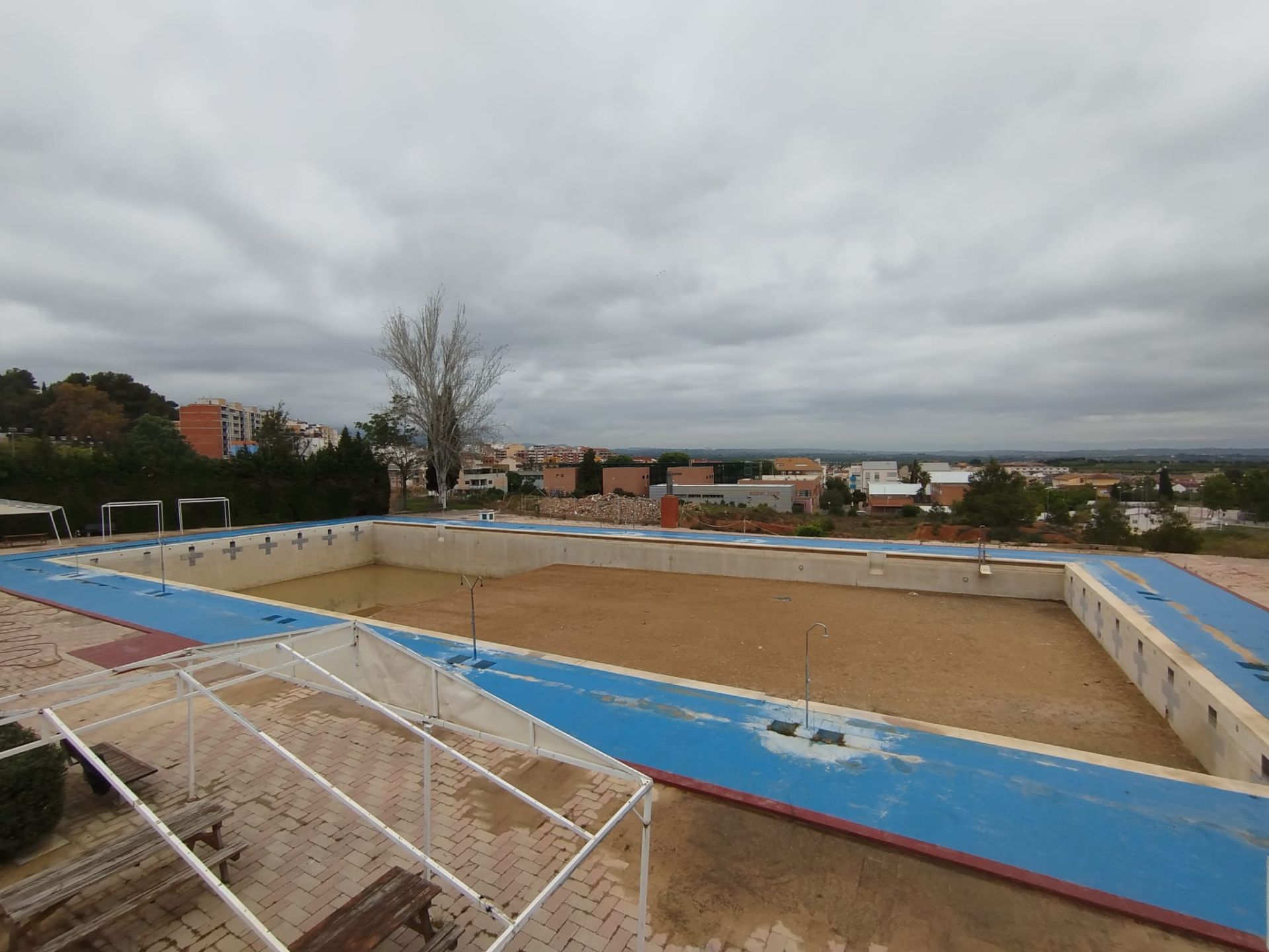 Estado de la piscina municipal de Chiva