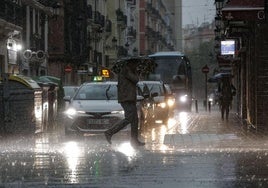 La tormenta descarga en Valencia.
