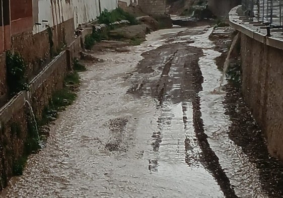 El barranco de Chiva esta misma tarde de jueves durante la tormenta.