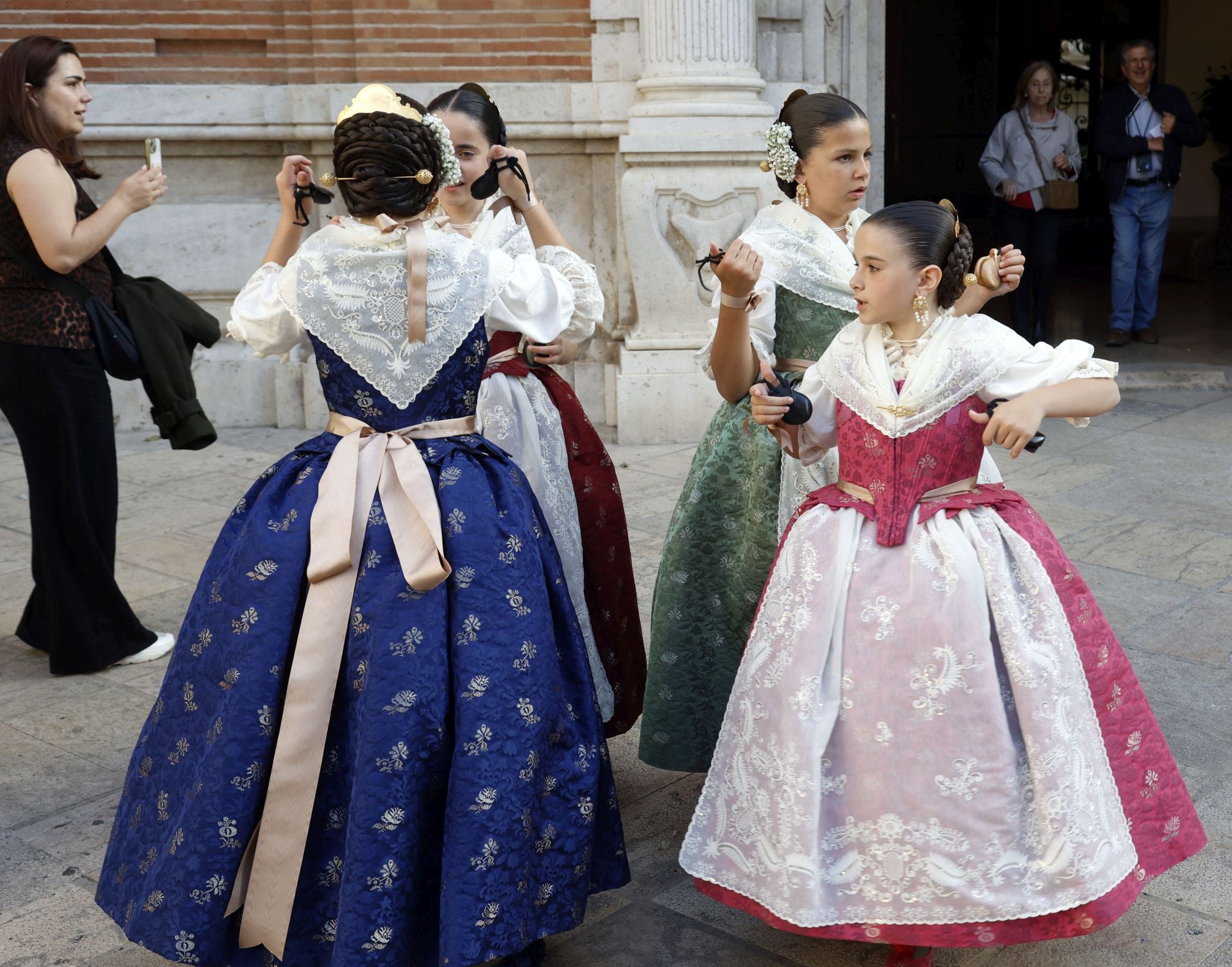 Dansà y pasarela de moda fallera