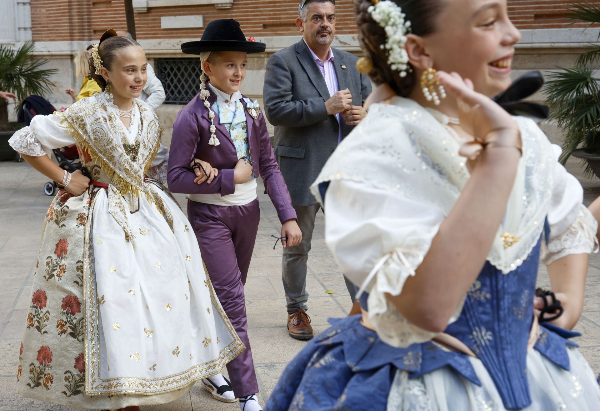 Dansà y pasarela de moda fallera