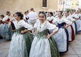 Dansà y pasarela de moda fallera