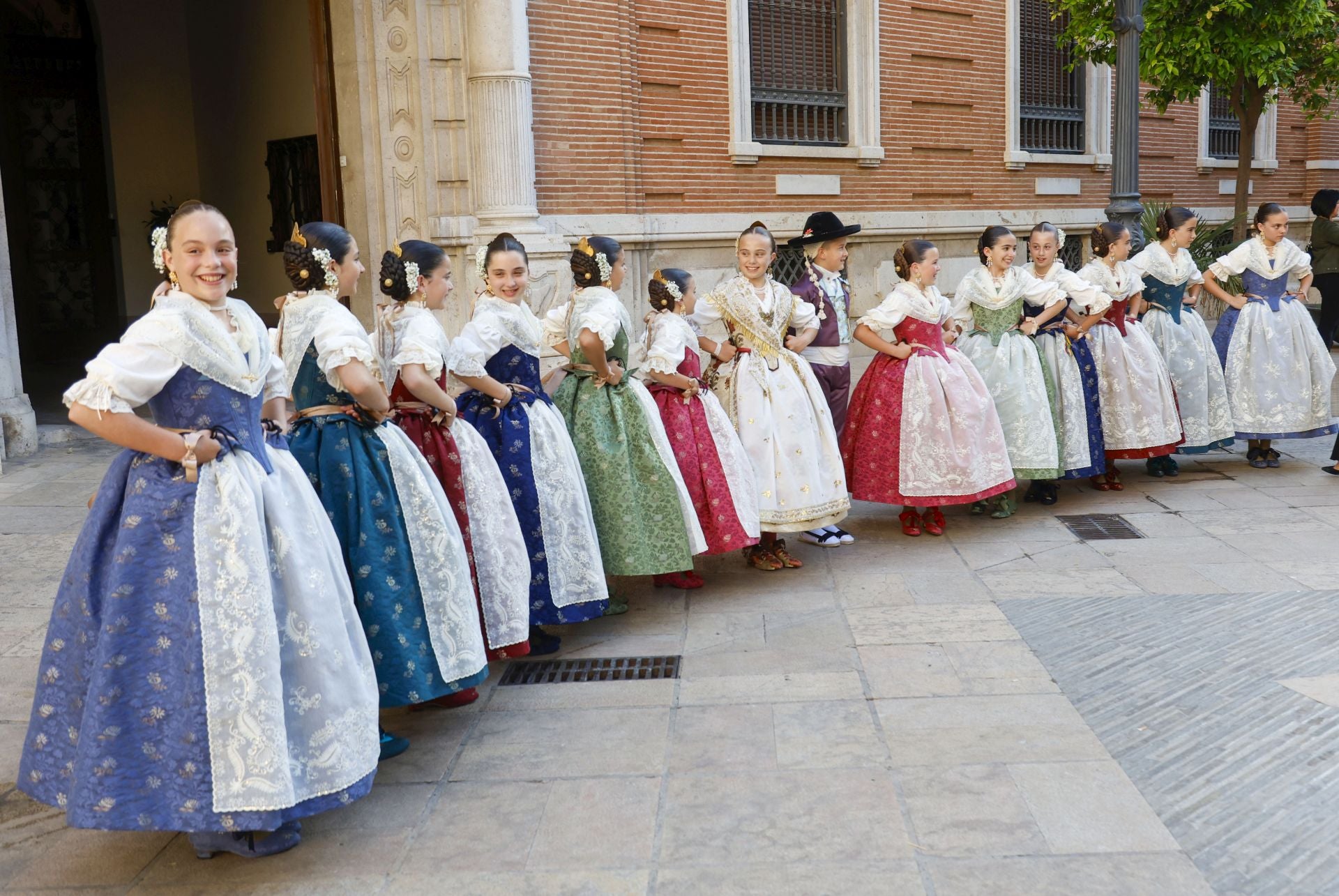 Dansà y pasarela de moda fallera