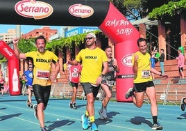 Corredores en una edición anterior de la Carrera José Antonio Redolat.