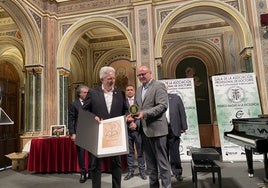 Un momento de la entrega del premio.