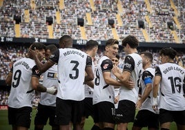 El Valencia celebra el gol de Hugo Duro, el tercero del partido.