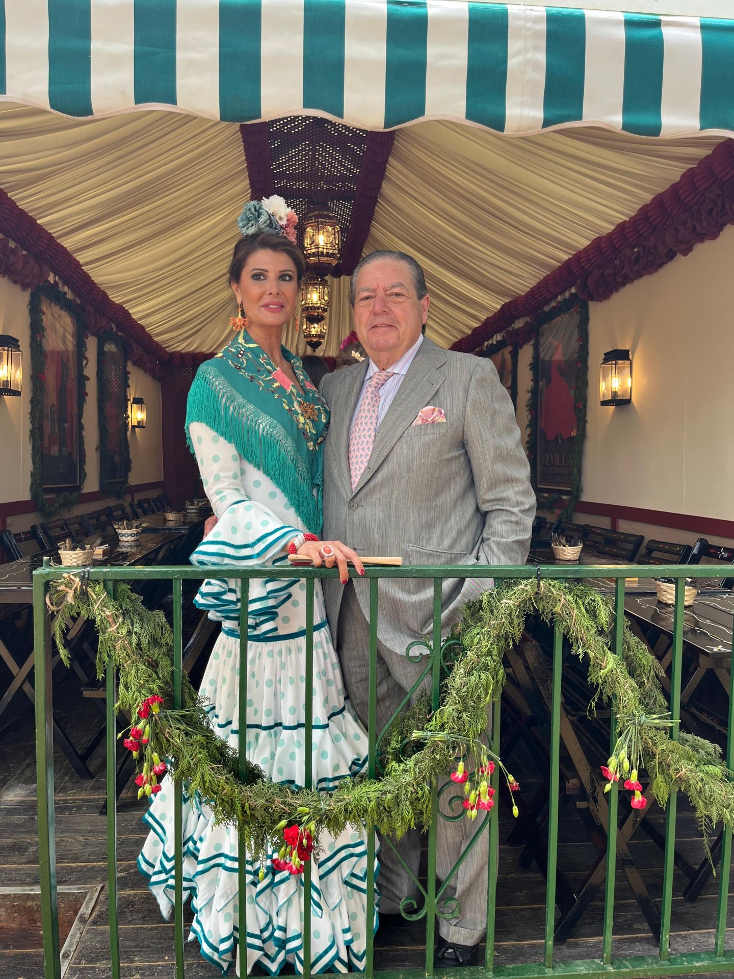Vicente Boluda y Esther Pastor, en su caseta en la Feria de Abril.