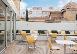 La reforma ha permitido habilitar una terraza para el encuentro y descanso de los trabajadores.
