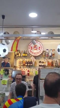Homenaje a Manolo el del bombo en el Bar frente a Mestalla